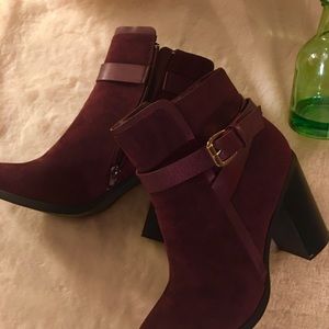 DANAISY-Wine/High heel bootie. Sz 8